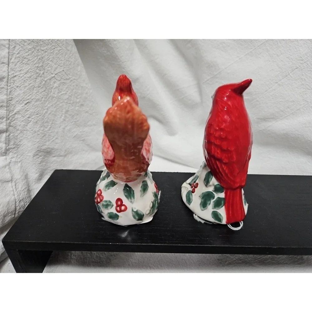 Pfaltzgraff Winterberry‎ RED CARDINAL SALT AND PEPPER SET